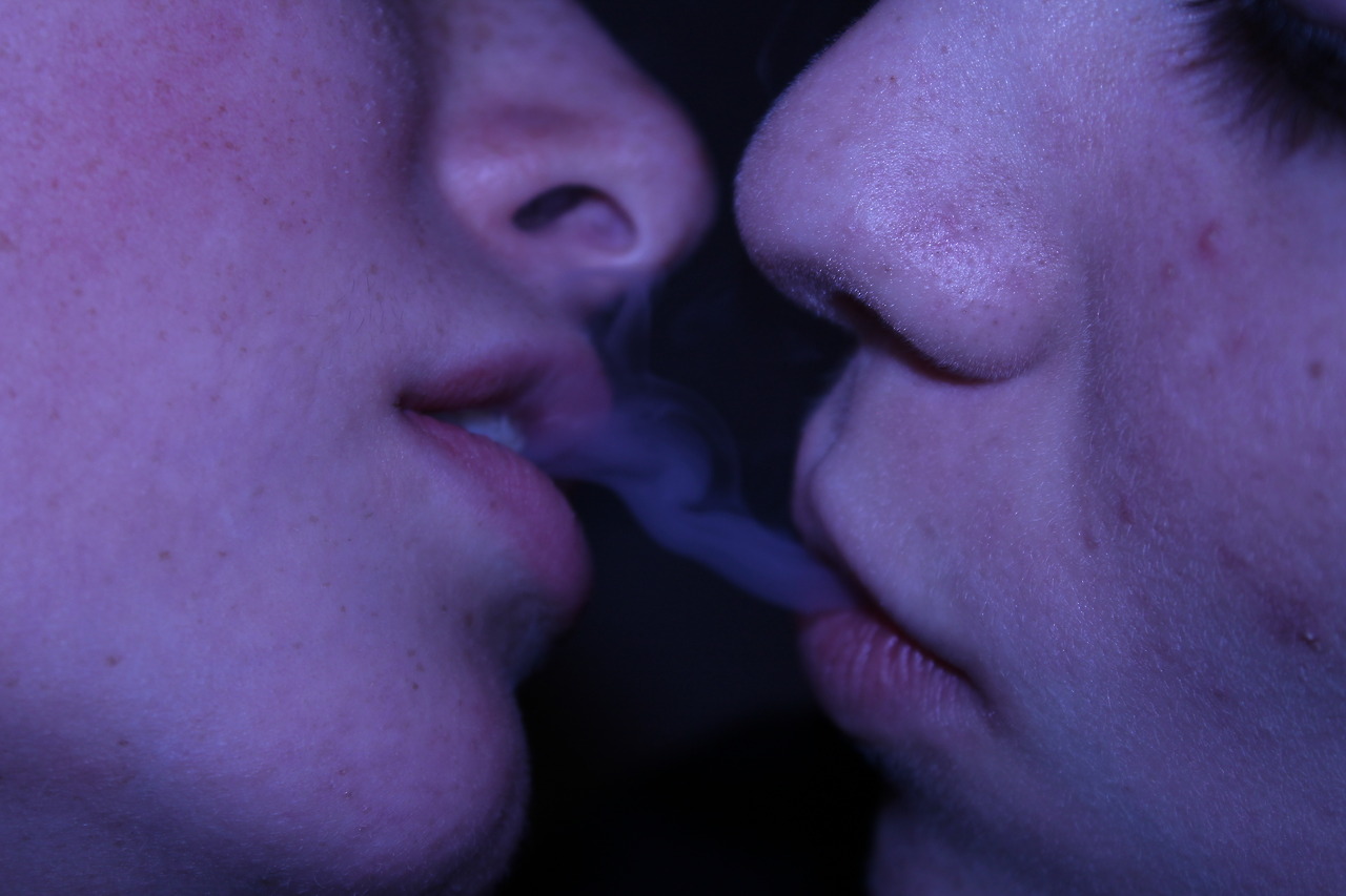 Smoking kissing sex